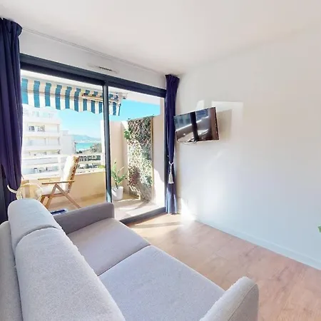 Terrasse Avec Apercu Mer, Piscine, A 200m Apartment Cannes
